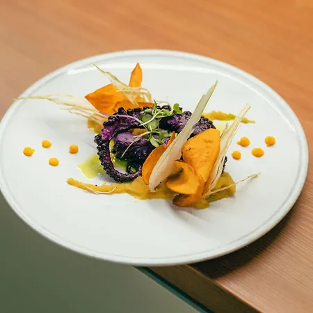 منتجع White Shell 4*