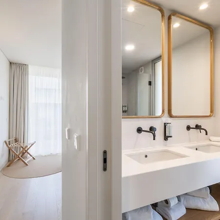 White Shell 4* بورش