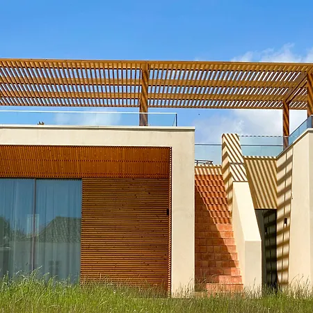 منتجع White Shell 4*