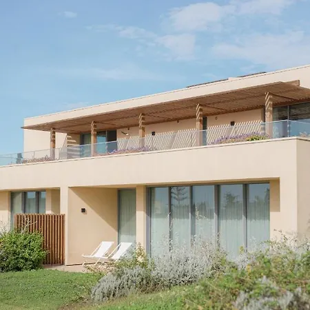 White Shell Resort 4*