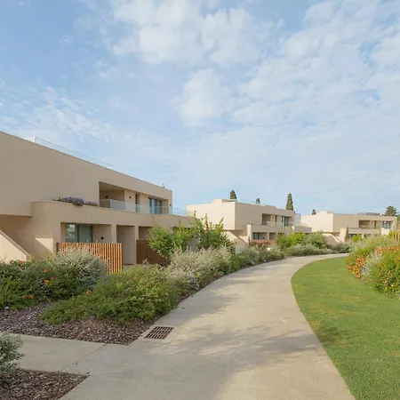 White Shell Resort 4*