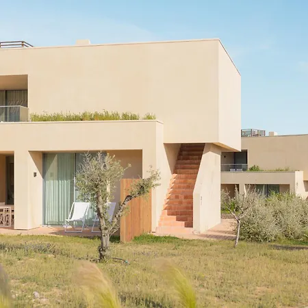 White Shell 度假村 4*