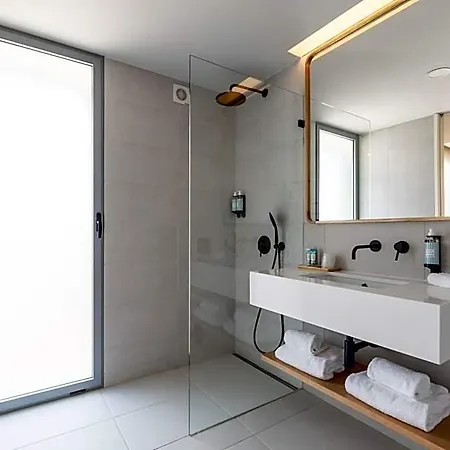 White Shell Resort 4*