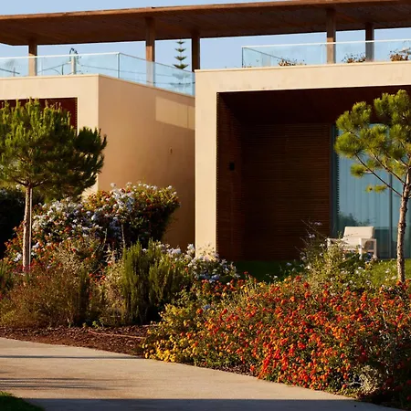 White Shell 4* Porches (Algarve)